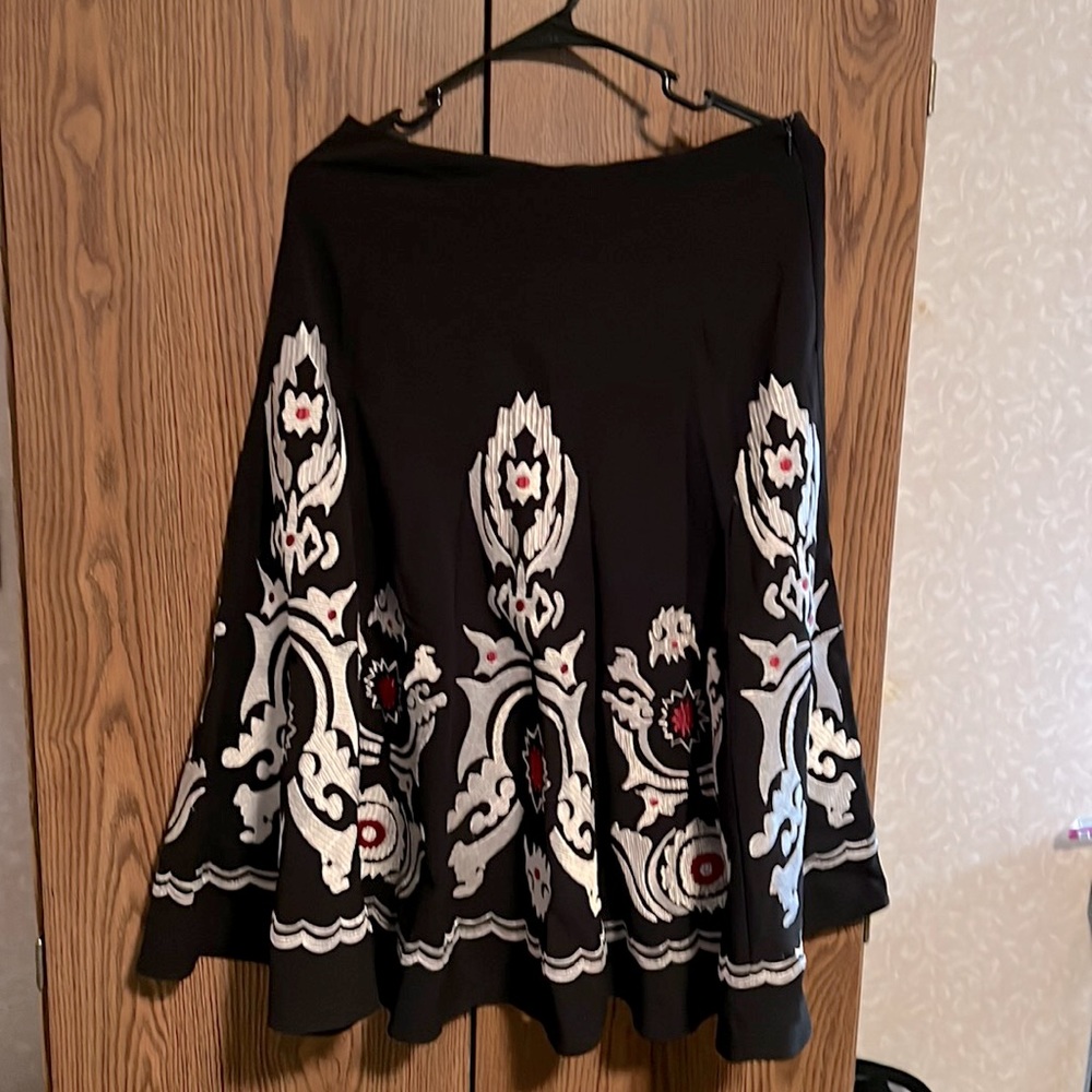 Sunny Leigh skirt, size 6. New without tags.